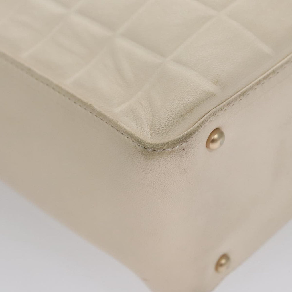 Chanel Chocolate Bar Cc Shoulder Bag Quilted Leather White Leather Shoulder Bag Bag (Pre-Owned)