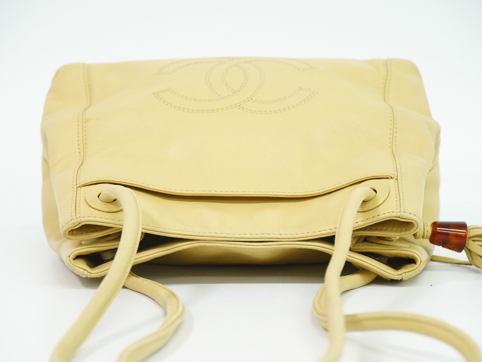 Chanel Vintage Cc Tassel Shoulder Bag Lambskin Beige Leather Shoulder Bag Bag (Pre-Owned)