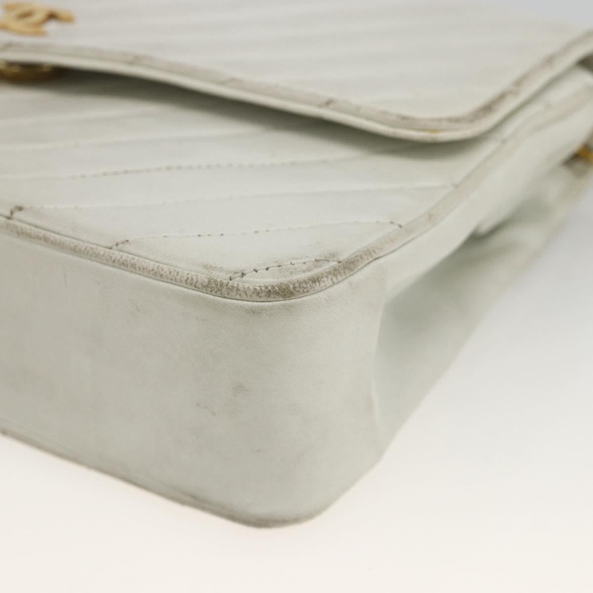 Chanel Matelasse Chain Shoulder Bag Leather White Leather Shoulder Bag Bag (Pre-Owned)