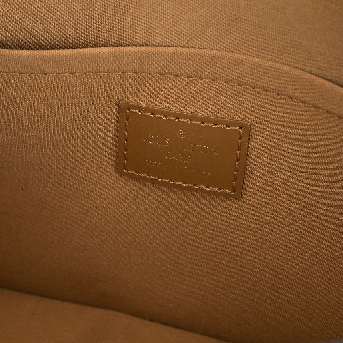 Louis Vuitton Mat Shelton Handbag Monogram Vernis Beige Leather Handbag (Pre-Owned)