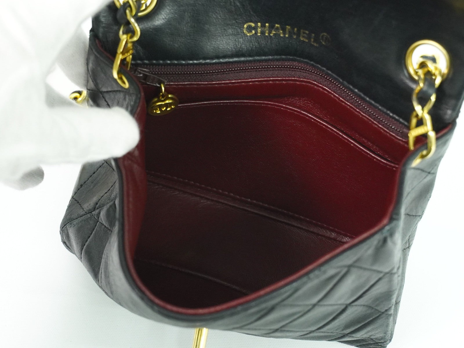 Chanel Vintage Square Classic Single Flap Bag Quilted Leather Black Leather Handbag (Pre-Owned)
