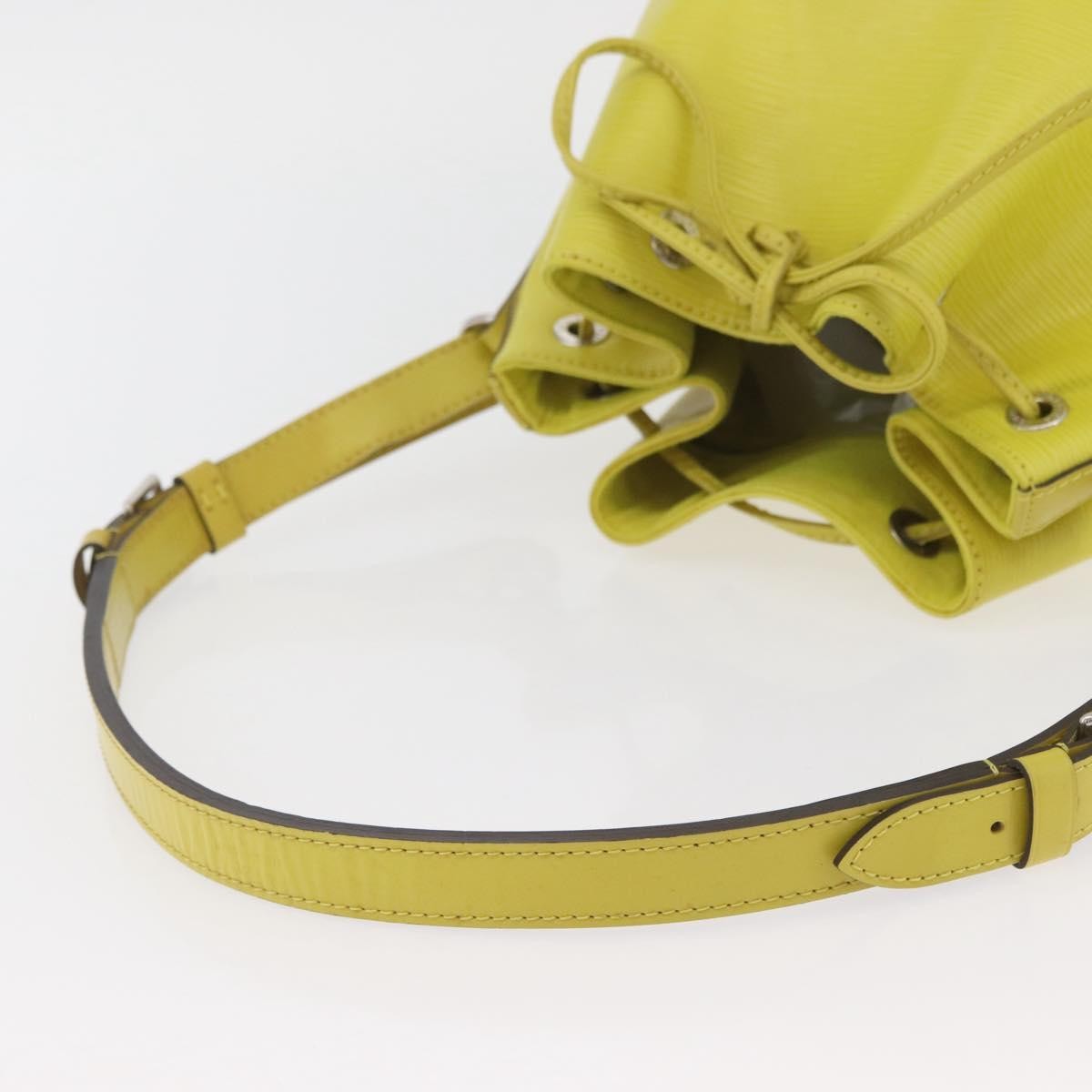 Louis Vuitton Petit Noe Handbag Epi Leather Green Leather Handbag (Pre-Owned)