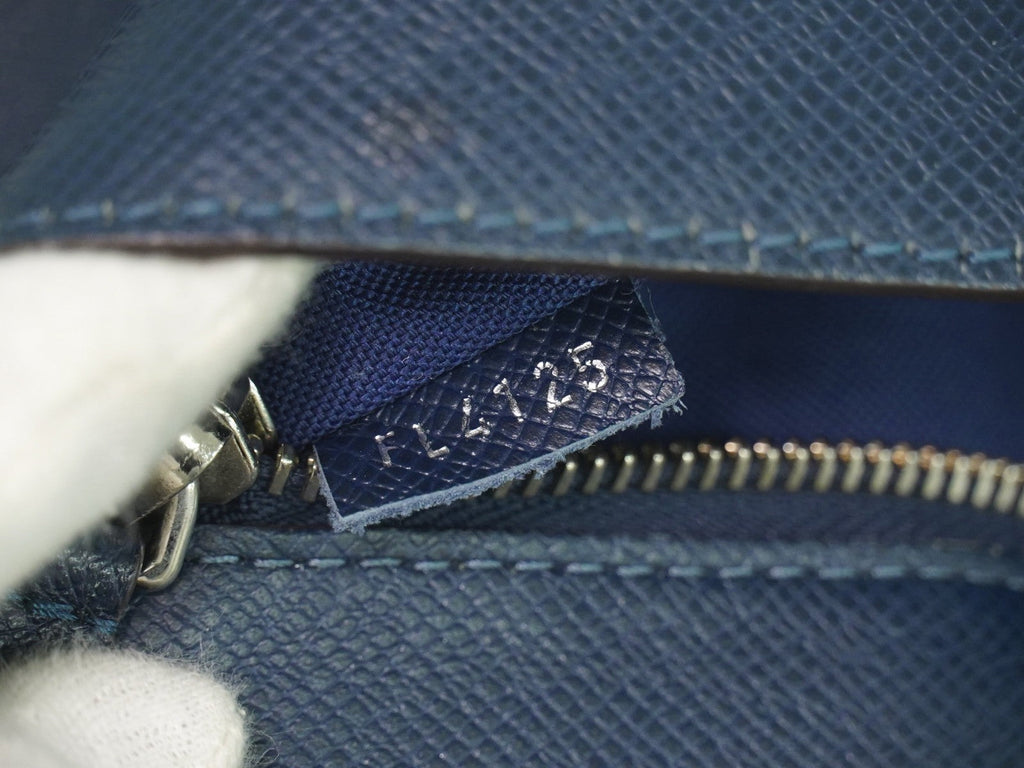 Louis Vuitton Porte-Documents Business Bag Taiga Leather Navy Leather Briefcase Bag (Pre-Owned)