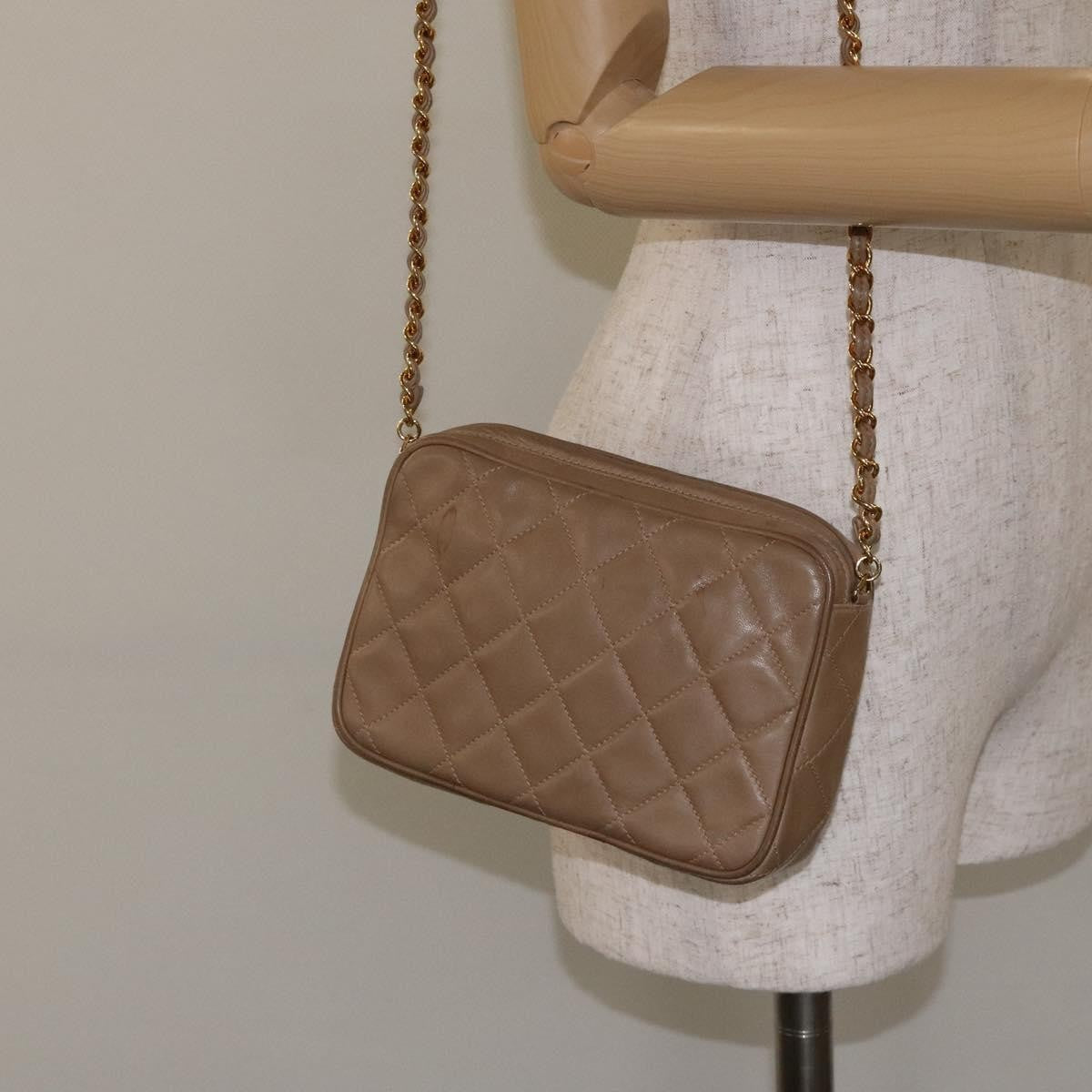 Chanel Vintage Diamond Cc Camera Bag Quilted Leather Beige Leather Shoulder Bag Bag (Pre-Owned)