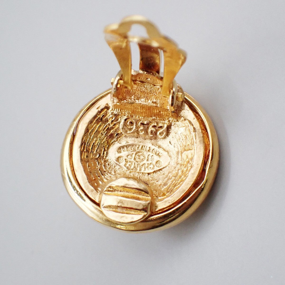 Chanel Vintage Cc Round Clip-On Earrings Metal Gold Gold_Plated Earrings Jewelry (Pre-Owned)