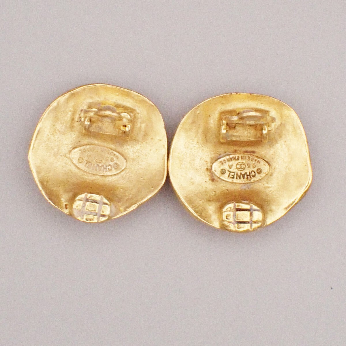 Chanel Vintage Cc Round Clip-On Earrings Metal Gold Gold_Plated Earrings Jewelry (Pre-Owned)
