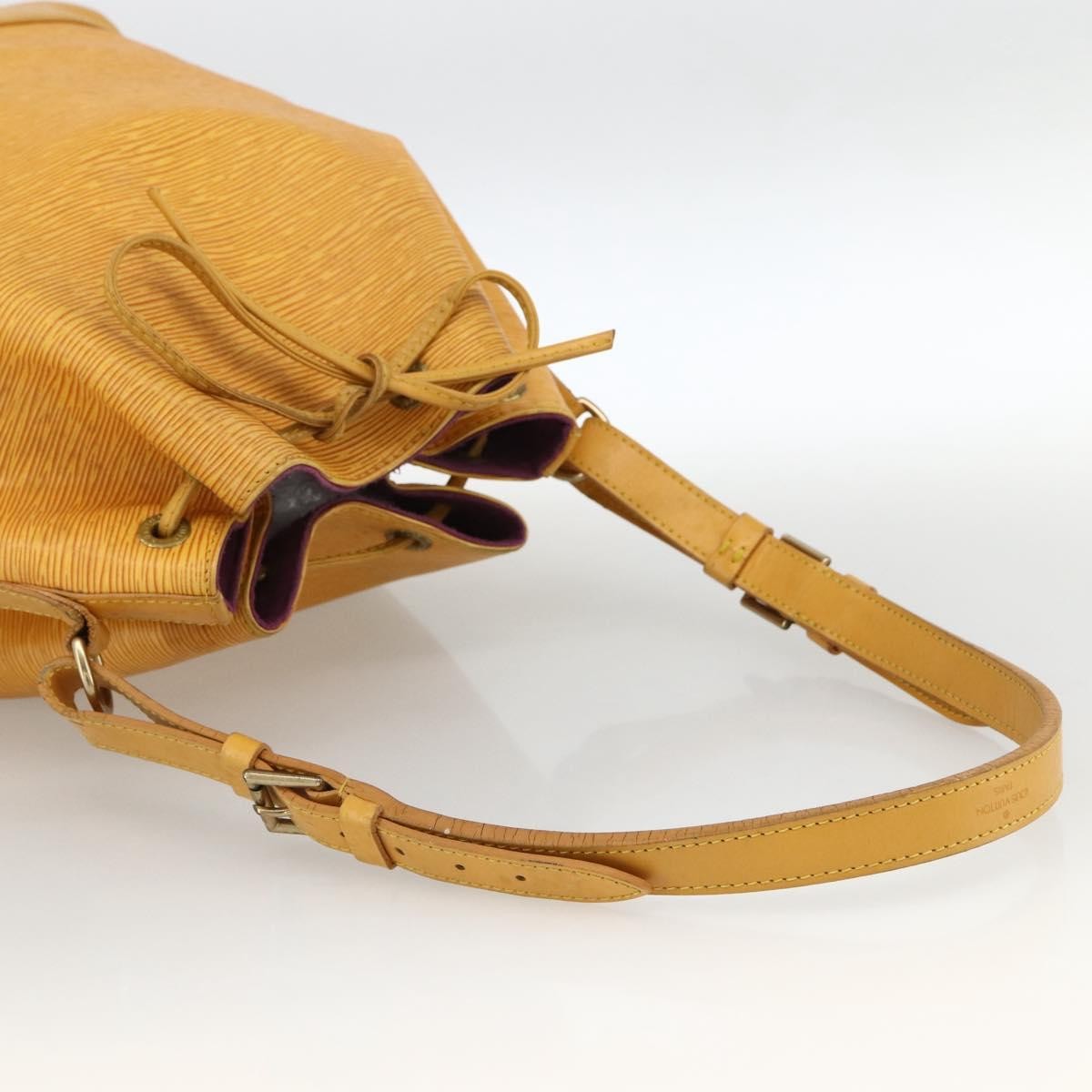 Louis Vuitton Noe Handbag Epi Leather Yellow Leather Shoulder Bag Bag (Pre-Owned)