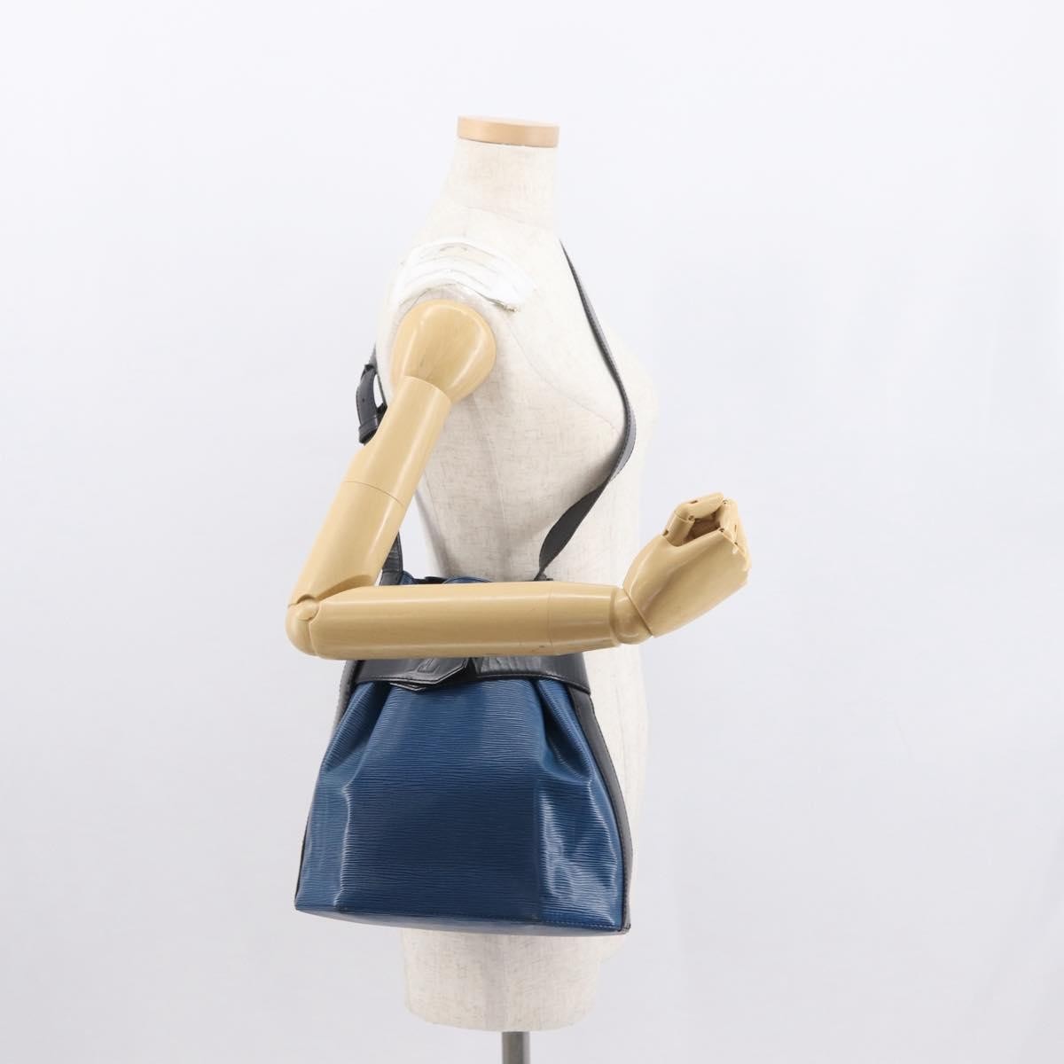 Louis Vuitton Vintage Sac D'epaule Handbag Epi Leather Blue Leather Shoulder Bag Bag (Pre-Owned)