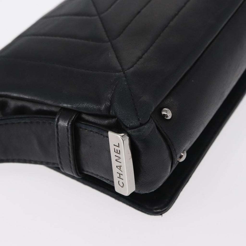 Chanel Vintage Shoulder Bag Leather Black Leather Shoulder Bag Bag (Pre-Owned)