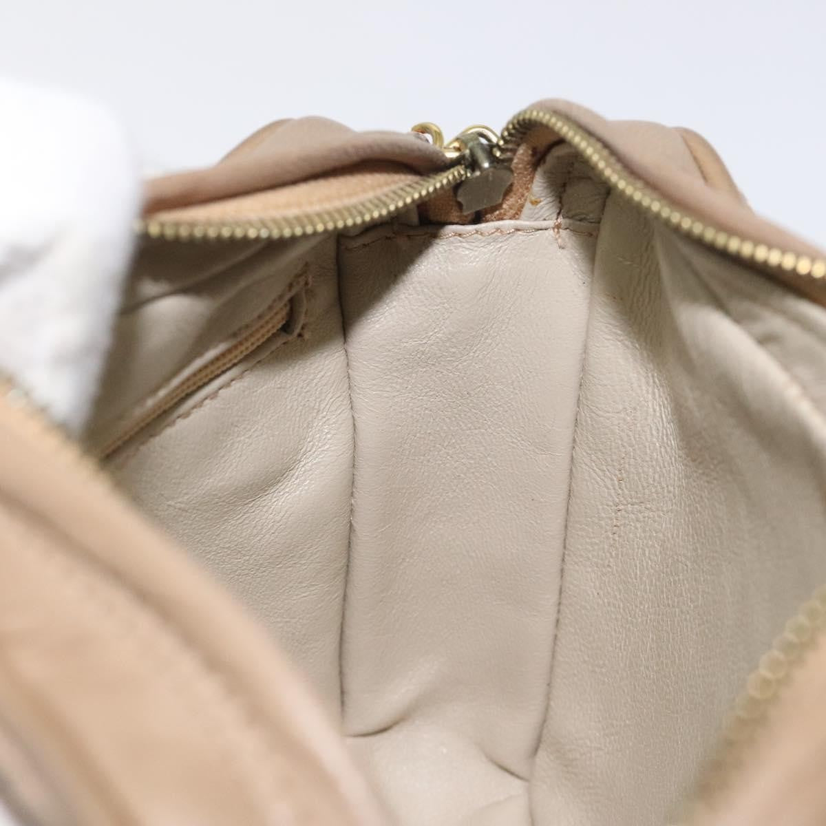 Chanel Vintage Diamond Cc Camera Bag Quilted Leather Beige Leather Shoulder Bag Bag (Pre-Owned)