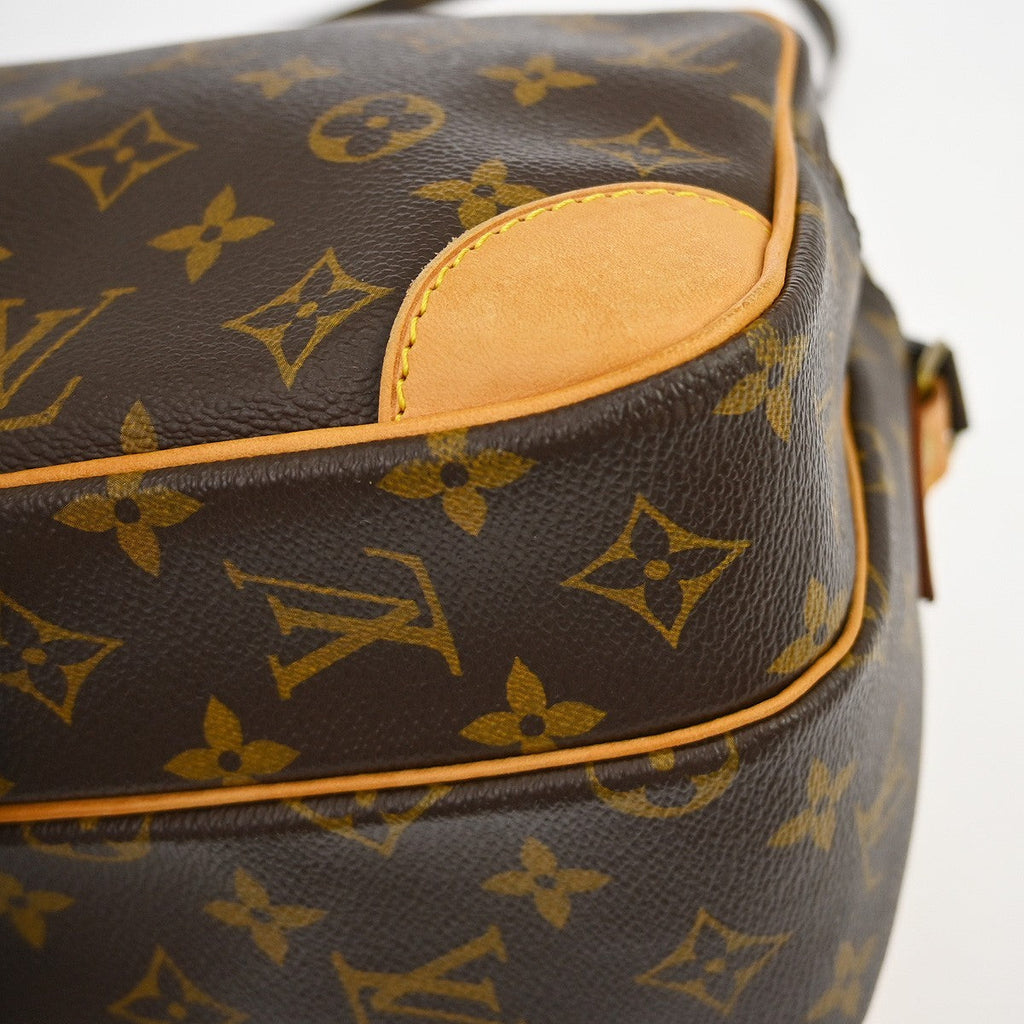 Louis Vuitton Nil Messenger Bag Monogram Canvas Brown Canvas Shoulder Bag Bag (Pre-Owned)