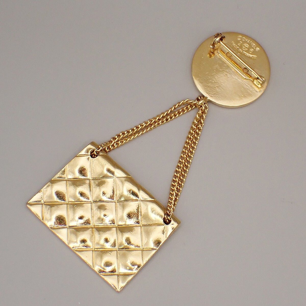 Chanel Vintage Medallion Flap Bag Brooch Metal Gold Gold_Plated Brooch Jewelry (Pre-Owned)