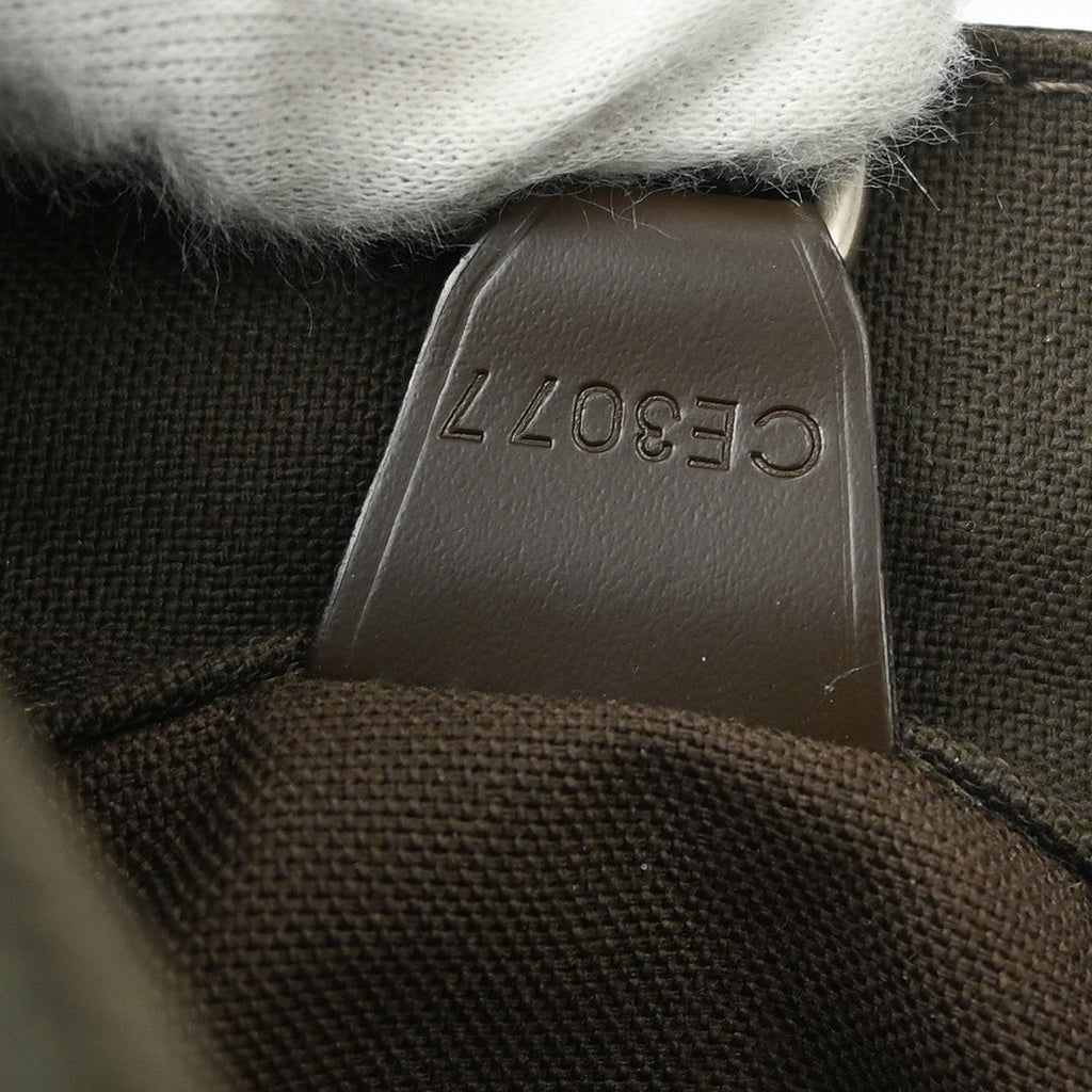 Louis Vuitton Viktor Messenger Bag Taiga Leather Brown Leather Shoulder Bag Bag (Pre-Owned)