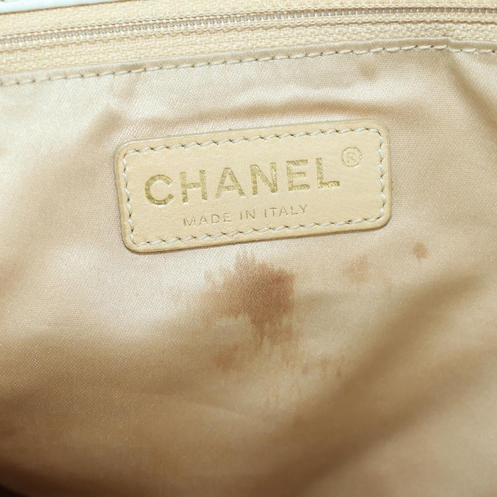 Chanel Rodeo Drive Hobo Leather White Leather Handbag (Pre-Owned)