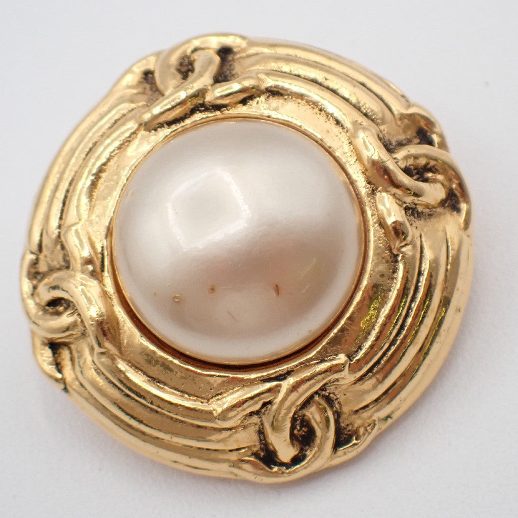 Chanel Vintage Round Clip-On Earrings Metal With Faux Pearl Gold Gold_Plated Earrings Jewelry (Pre-Owned)