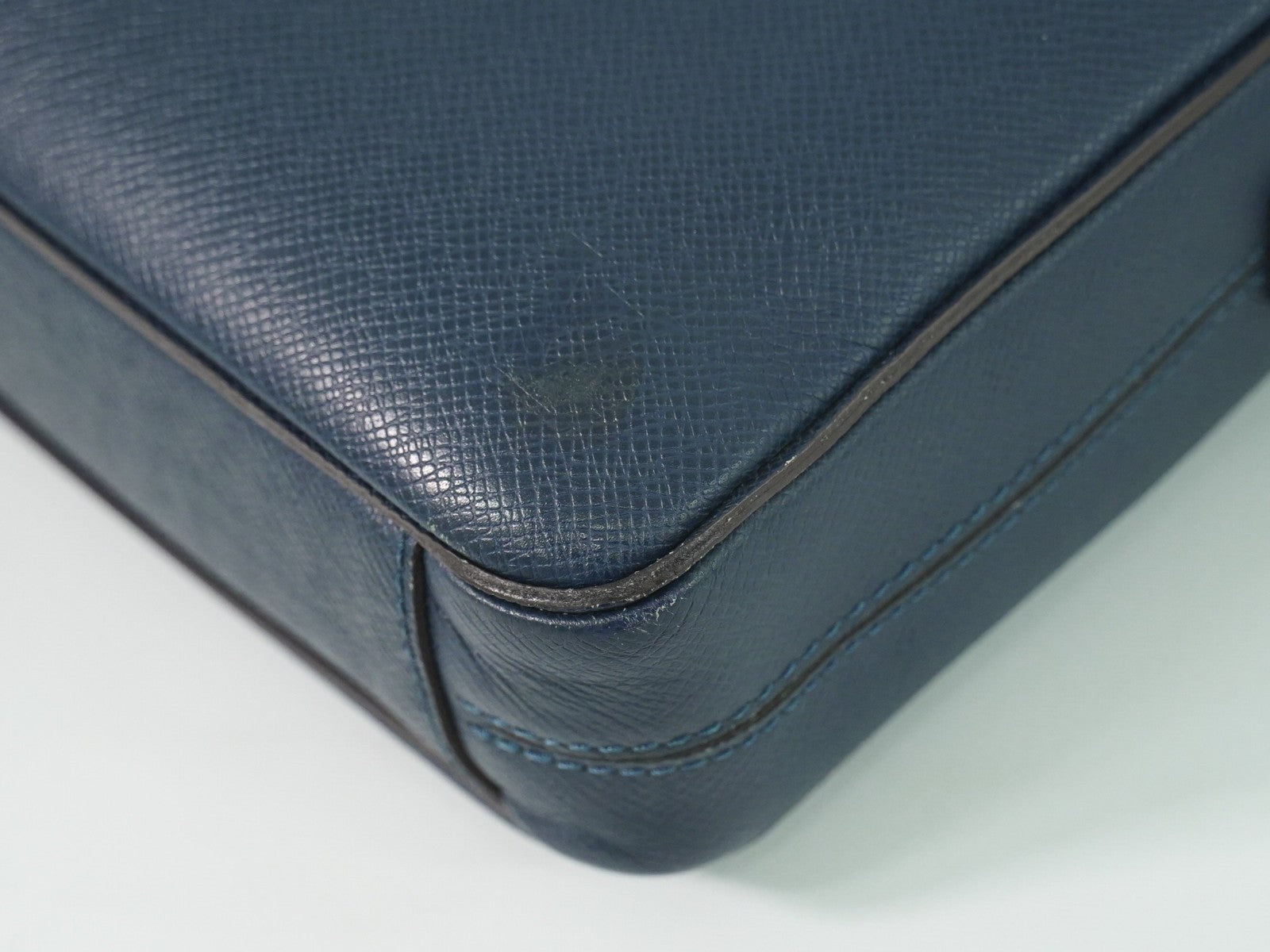 Louis Vuitton Porte-Documents Business Bag Taiga Leather Navy Leather Briefcase Bag (Pre-Owned)