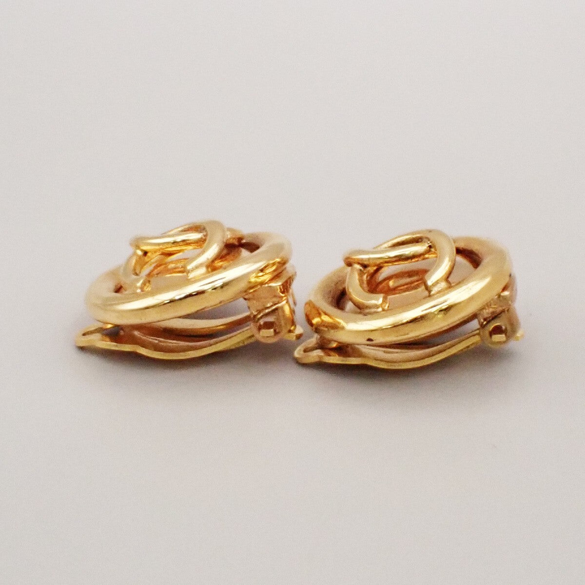 Chanel Vintage Cc Round Clip-On Earrings Metal Gold Gold_Plated Earrings Jewelry (Pre-Owned)