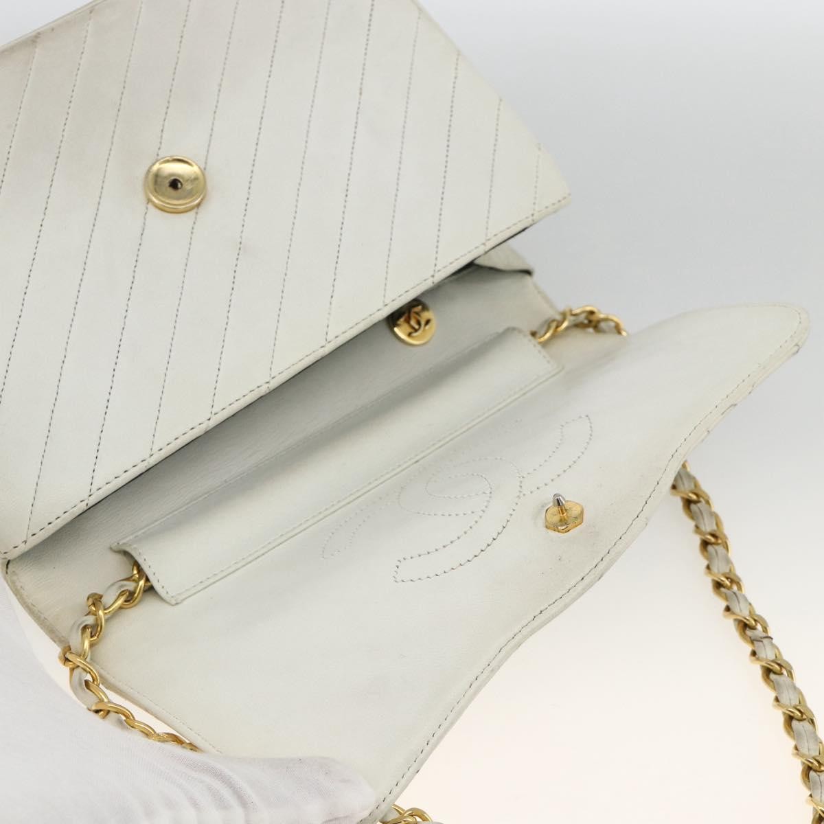 Chanel Matelasse Chain Shoulder Bag Leather White Leather Shoulder Bag Bag (Pre-Owned)