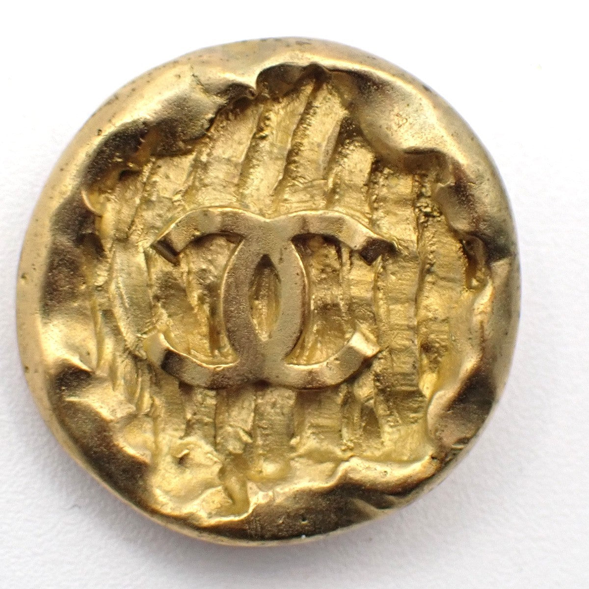 Chanel Vintage Cc Round Button Clip-On Earrings Metal Gold Gold_Plated Earrings Jewelry (Pre-Owned)