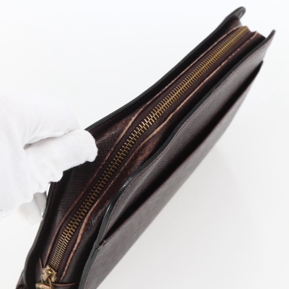 Louis Vuitton Pochette Baikal Clutch Taiga Leather Burgundy Leather Clutche & Pouche Bag (Pre-Owned)