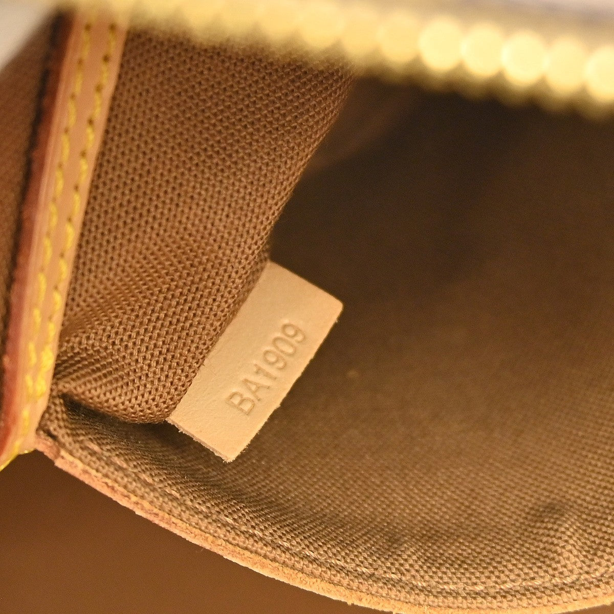 Louis Vuitton Alma Handbag Monogram Canvas Brown Canvas Handbag (Pre-Owned)