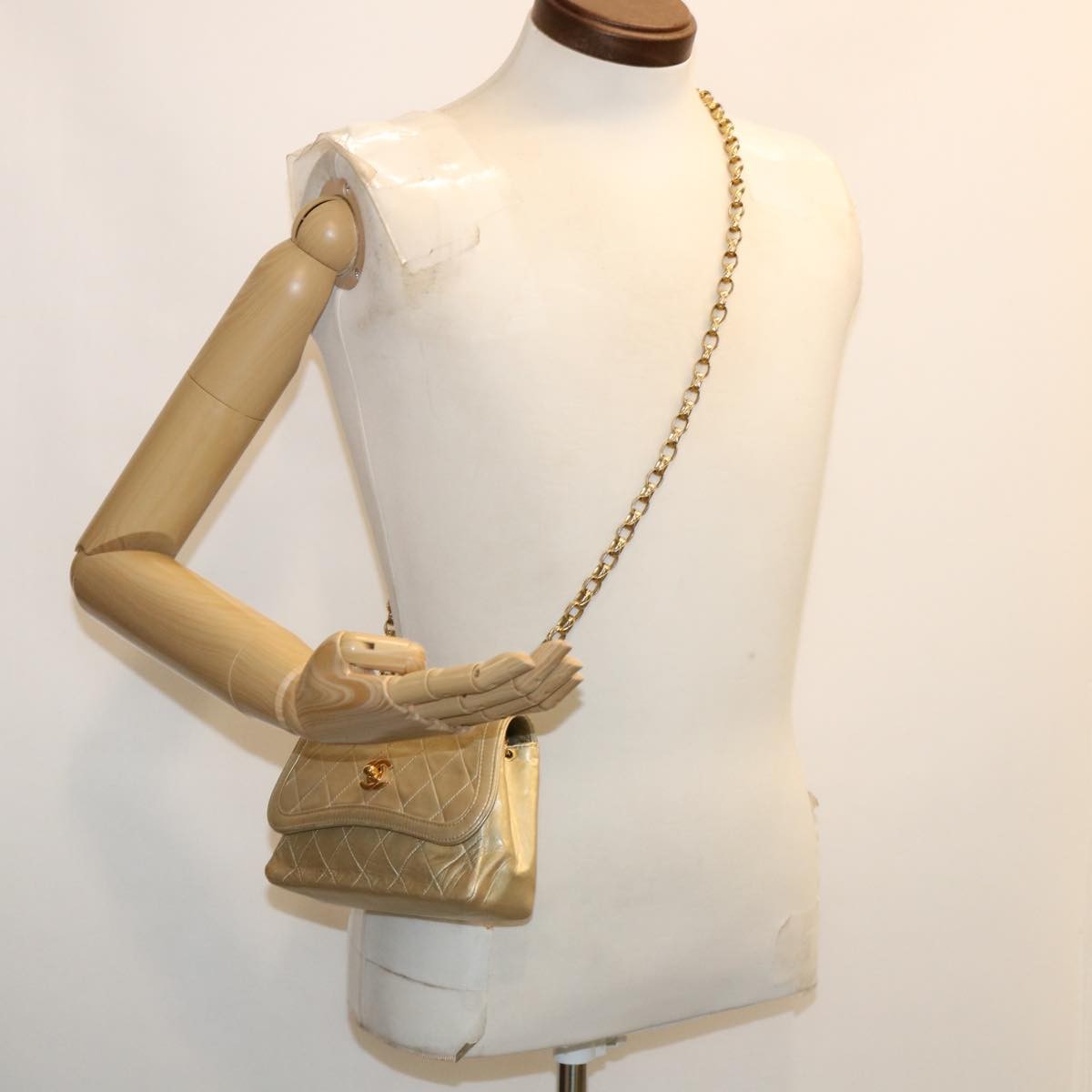 Chanel Vintage Cc Chain Flap Bag Quilted Lambskin Gold Leather Shoulder Bag Bag (Pre-Owned)