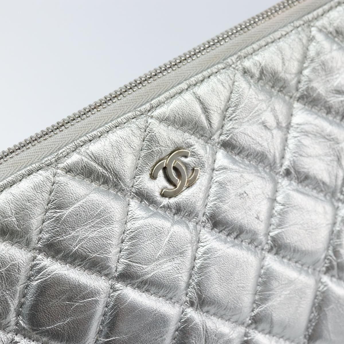 Chanel O Case Clutch Quilted Crumpled Calfskin Silver Leather Clutche & Pouche Bag (Pre-Owned)