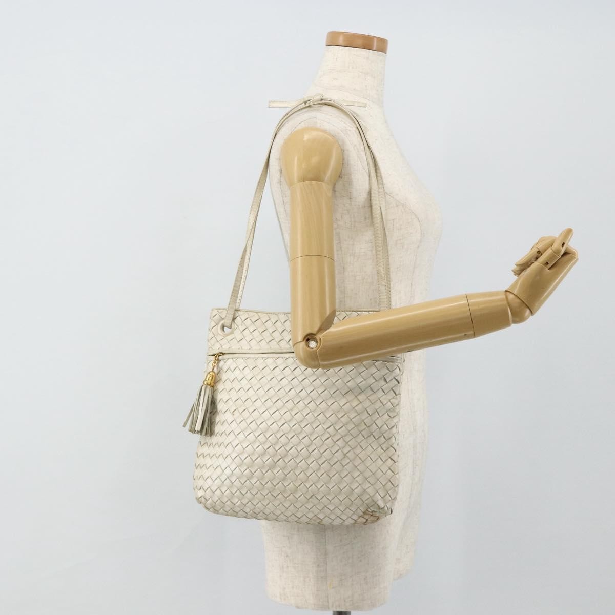 Bottega Veneta Intrecciato Shoulder Bag Leather White Leather Shoulder Bag Bag (Pre-Owned)