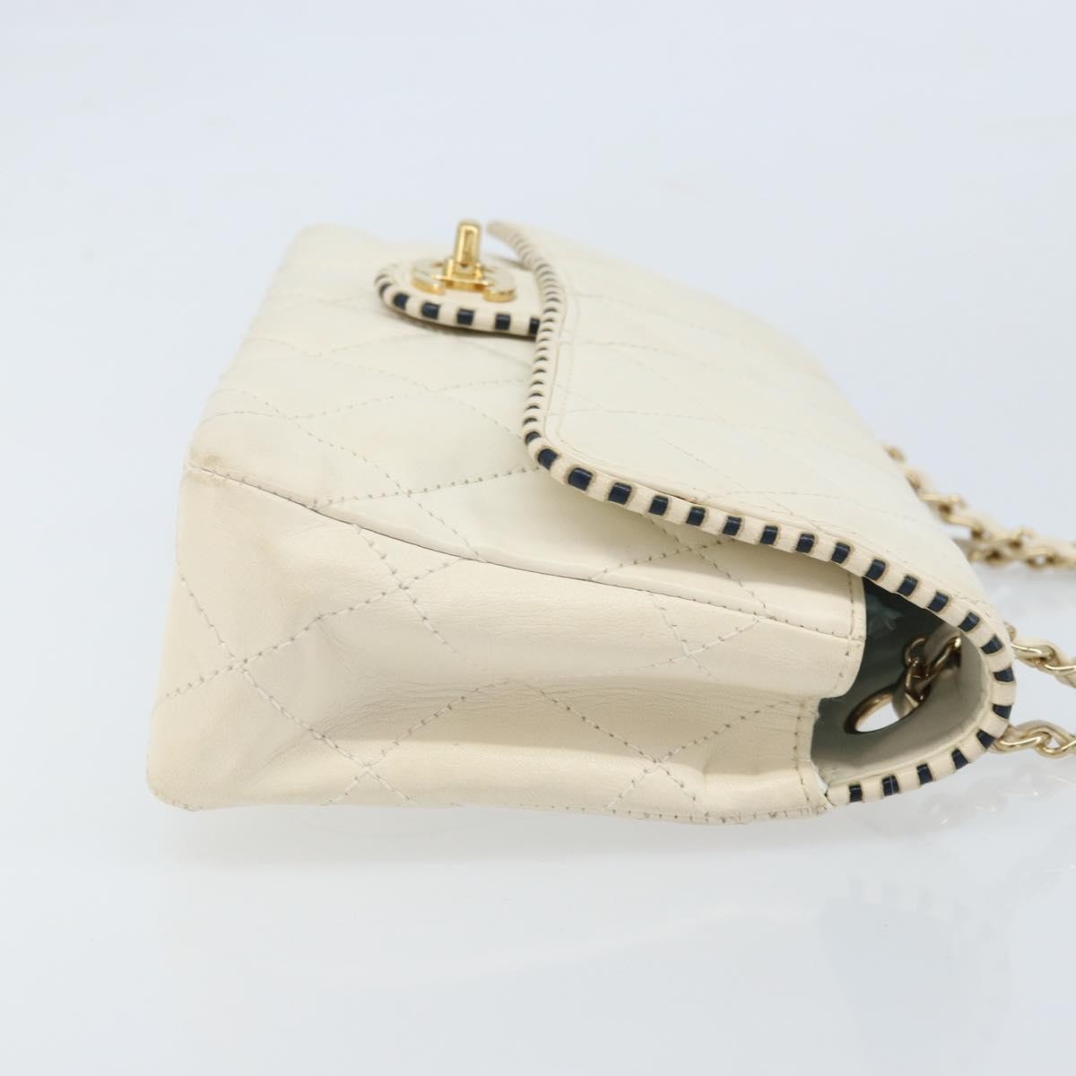 Chanel Vintage Punched Edge Classic Single Flap Bag Quilted Lambskin White Leather Shoulder Bag Bag (Pre-Owned)