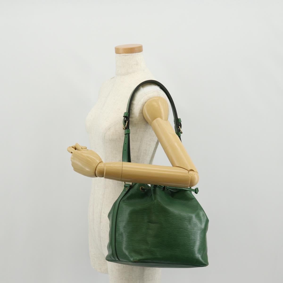 Louis Vuitton Petit Noe Handbag Epi Leather Green Leather Shoulder Bag Bag (Pre-Owned)