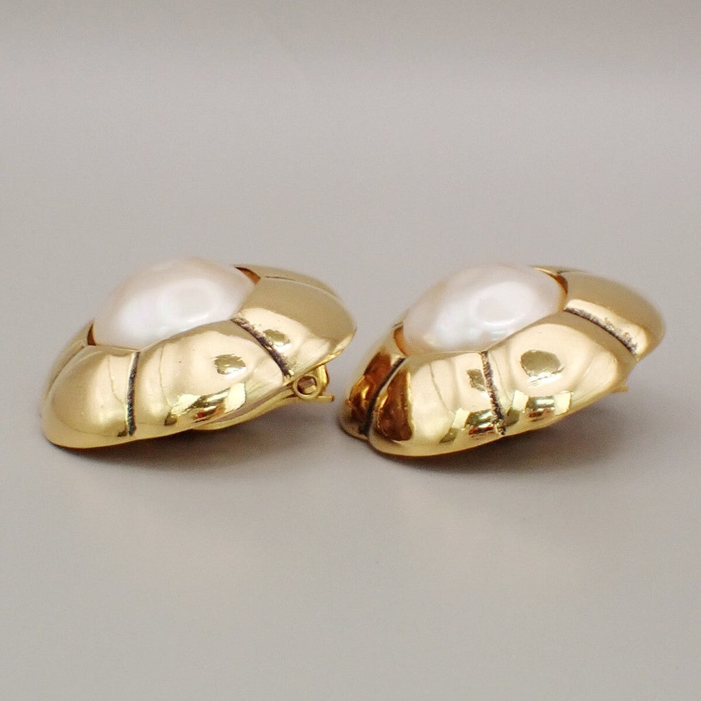 Chanel Vintage Cc Flower Clip-On Earrings Imitation Pearls In Gold Plated Gold Gold_Plated Earrings Jewelry (Pre-Owned)