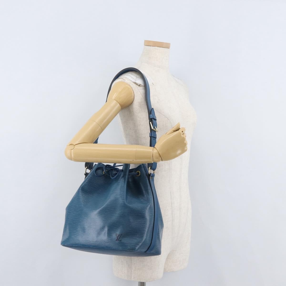 Louis Vuitton Petit Noe Handbag Epi Leather Blue Leather Shoulder Bag Bag (Pre-Owned)