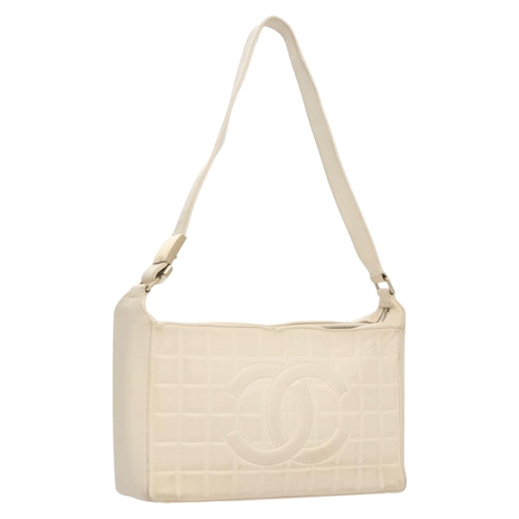 Chanel Chocolate Bar Cc Shoulder Bag Quilted Leather White Leather Shoulder Bag Bag (Pre-Owned)
