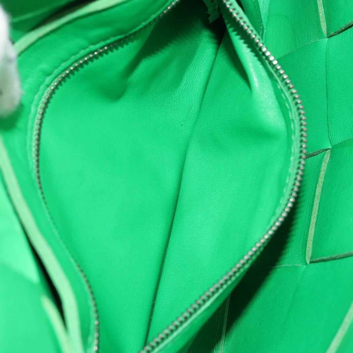 Bottega Veneta Cassette Crossbody Bag Maxi Intrecciato Leather Green Leather Bag (Pre-Owned)