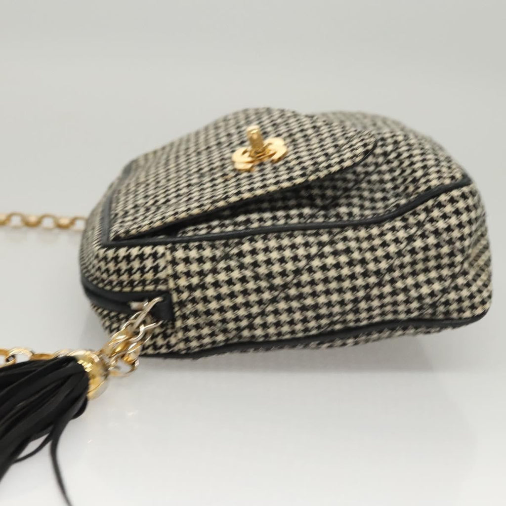 Chanel Vintage Front Pocket Camera Bag Canvas White Canvas Shoulder Bag Bag (Pre-Owned)