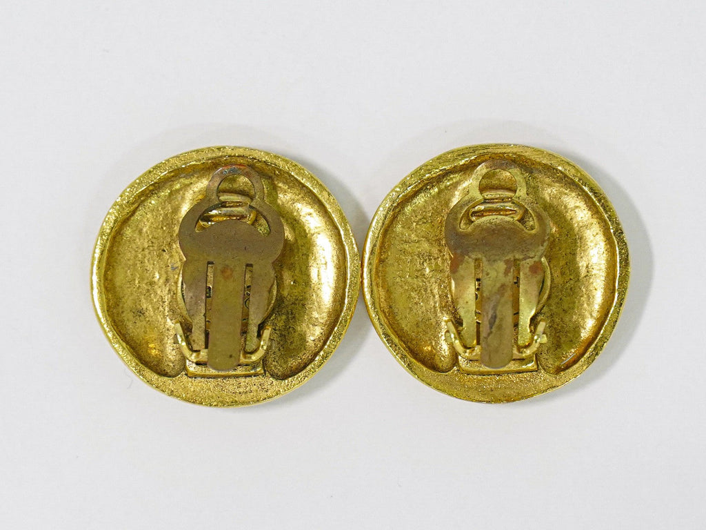 Chanel Vintage Cc Logo Round Clip On Earrings Textured Metal Gold Gold_Plated Earrings Jewelry (Pre-Owned)