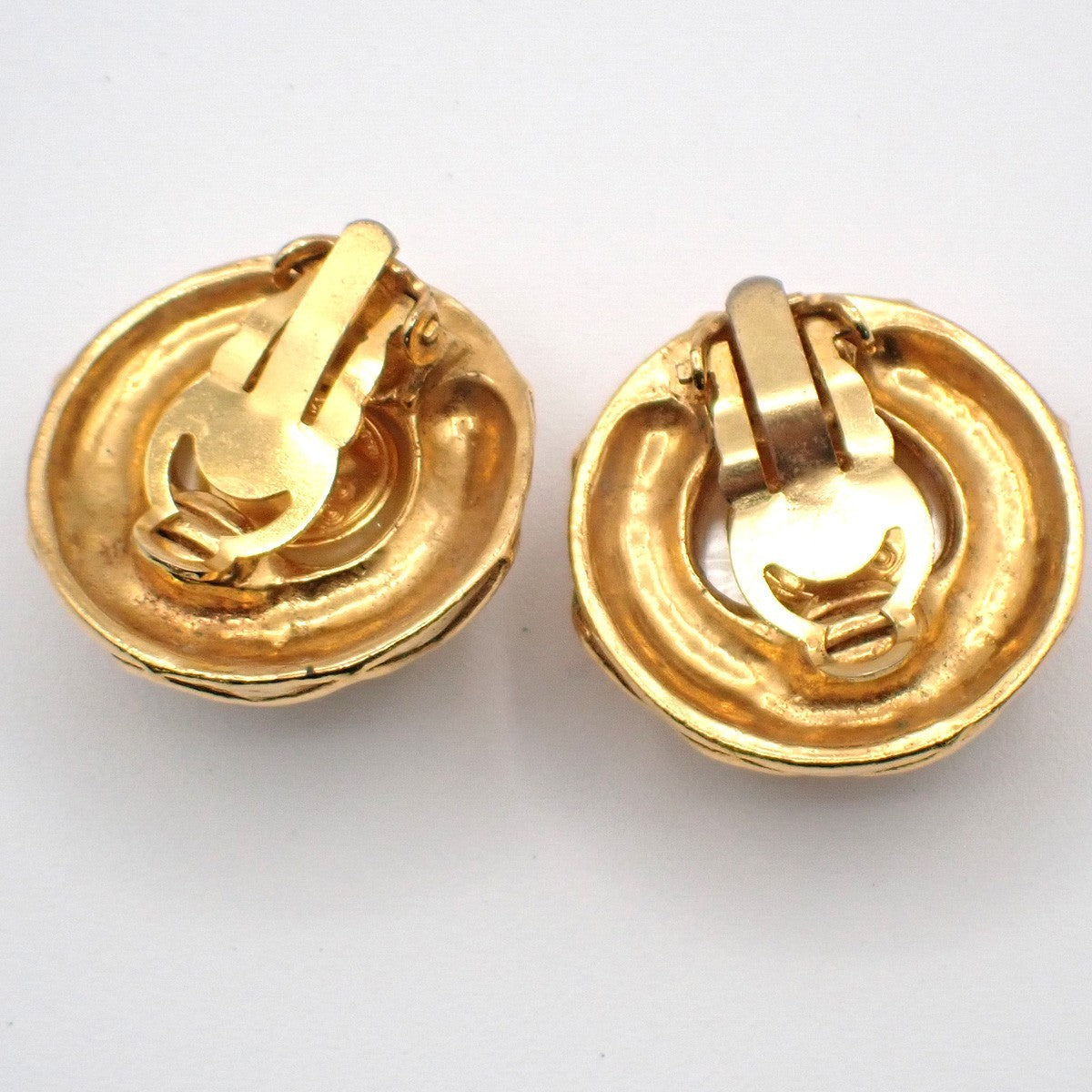 Chanel Vintage Round Clip-On Earrings Metal With Faux Pearl Gold Gold_Plated Earrings Jewelry (Pre-Owned)