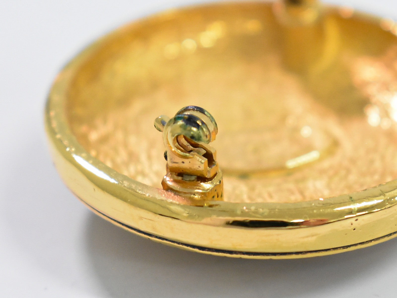 Chanel Cc Brooch Metal Gold Gold_Plated Brooch Jewelry (Pre-Owned)