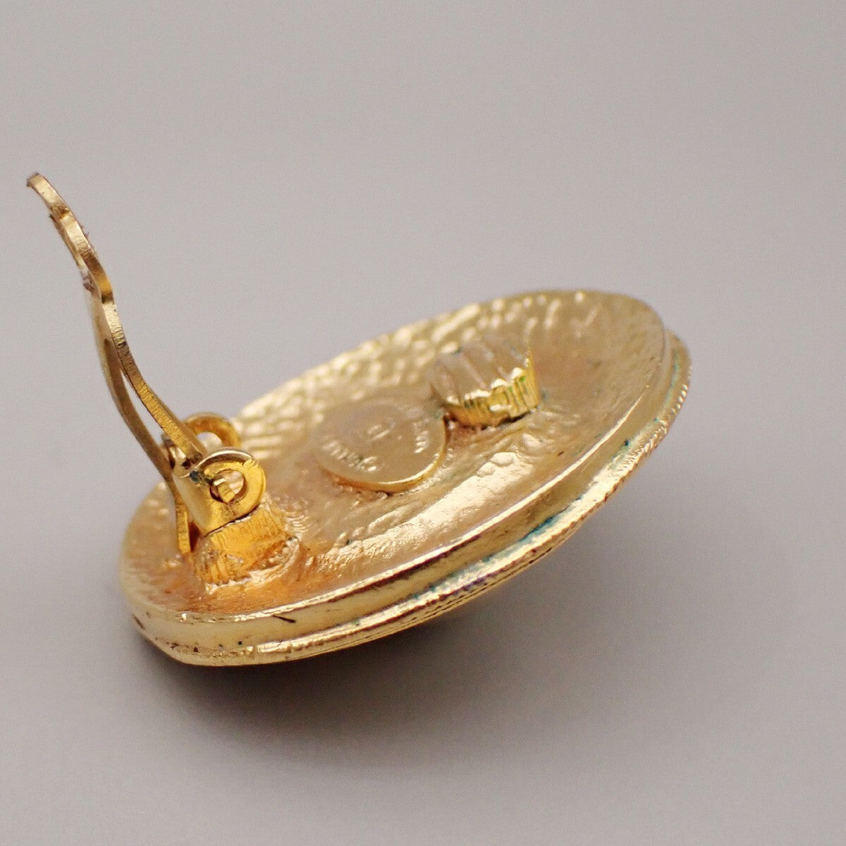 Chanel Vintage Round Clip-On Earrings Metal With Faux Pearl Gold Gold_Plated Earrings Jewelry (Pre-Owned)