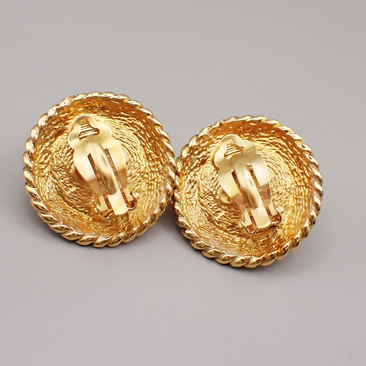 Chanel Vintage Round Chain Clip-On Earrings Metal With Faux Pearl Gold Gold_Plated Earrings Jewelry (Pre-Owned)