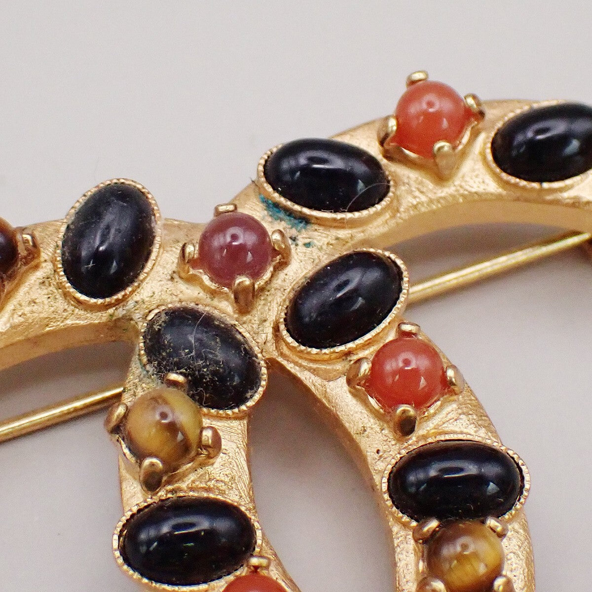 Chanel Cc Logo Brooch Crystal Embellished Metal Gold Gold_Plated Brooch Jewelry (Pre-Owned)