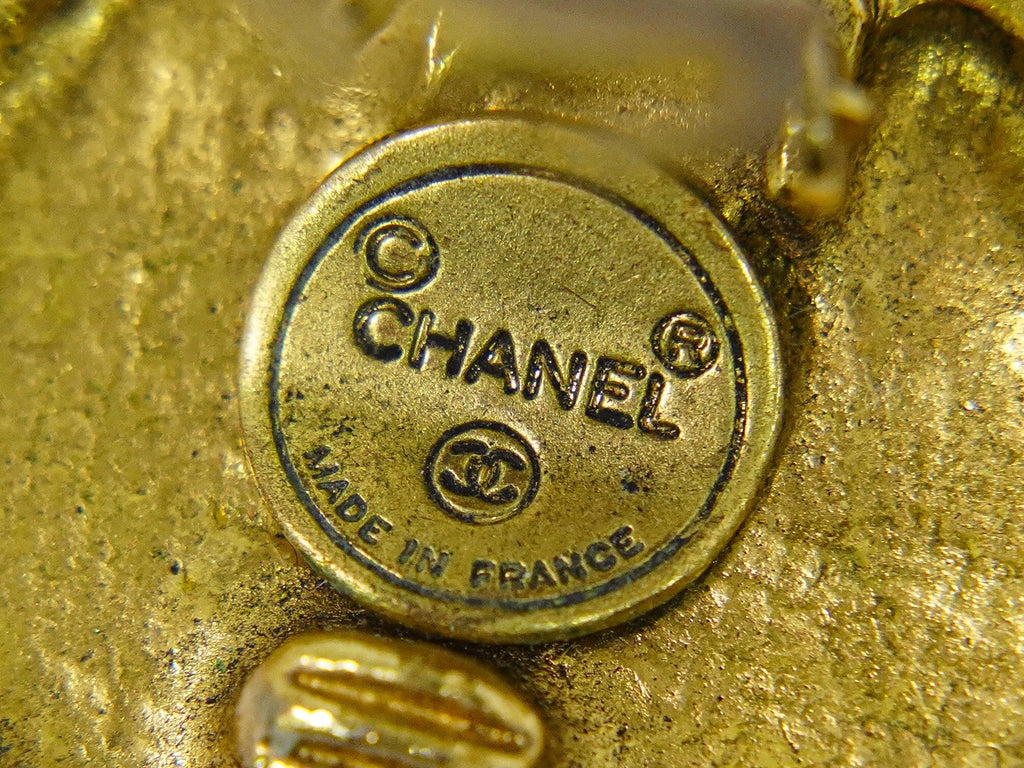 Chanel Vintage Cc Logo Round Clip On Earrings Textured Metal Gold Gold_Plated Earrings Jewelry (Pre-Owned)