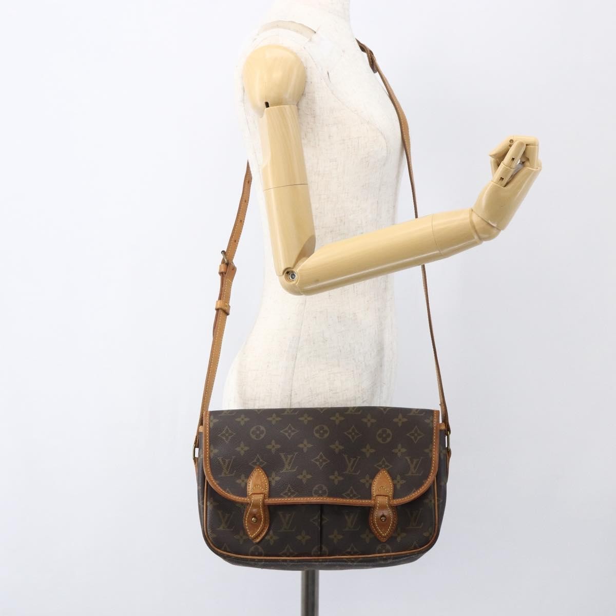 Louis Vuitton Sac Gibeciere Messenger Bag Monogram Canvas Brown Canvas Shoulder Bag Bag (Pre-Owned)