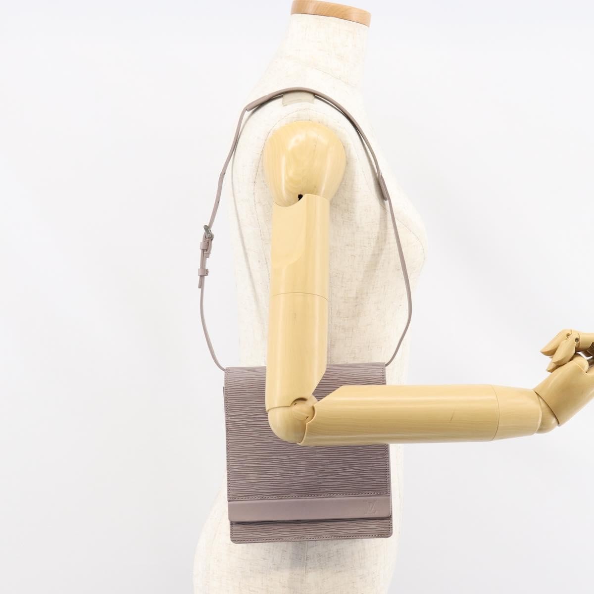 Louis Vuitton Biarritz Shoulder Bag Epi Leather Purple Leather Clutche & Pouche Bag (Pre-Owned)