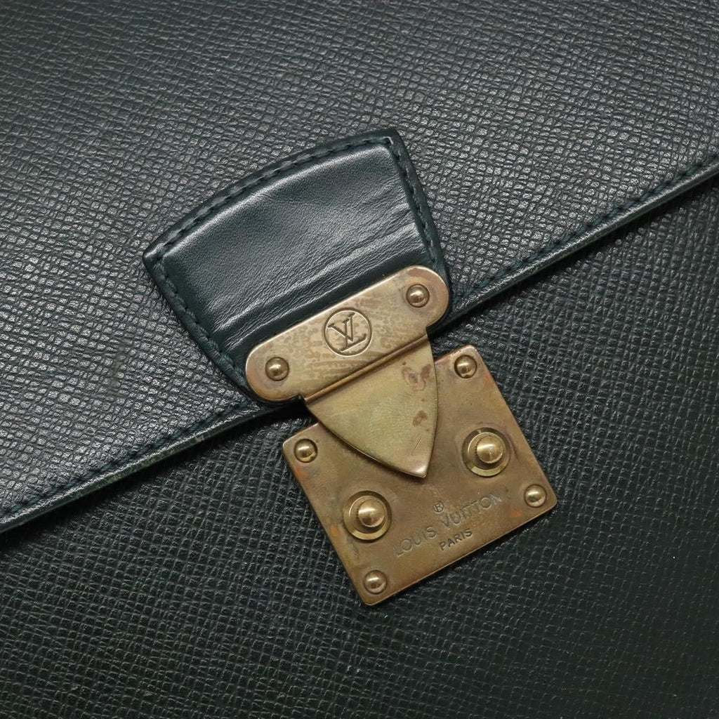 Louis Vuitton Kourad Pouch Taiga Green Leather Clutche & Pouche Bag (Pre-Owned)
