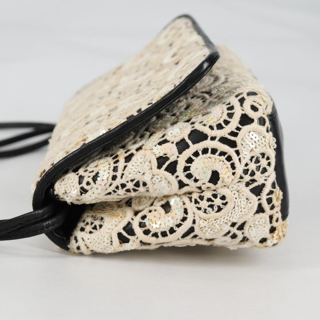 Chanel Floral Cc Flap Bag Leather White Leather Shoulder Bag Bag (Pre-Owned)