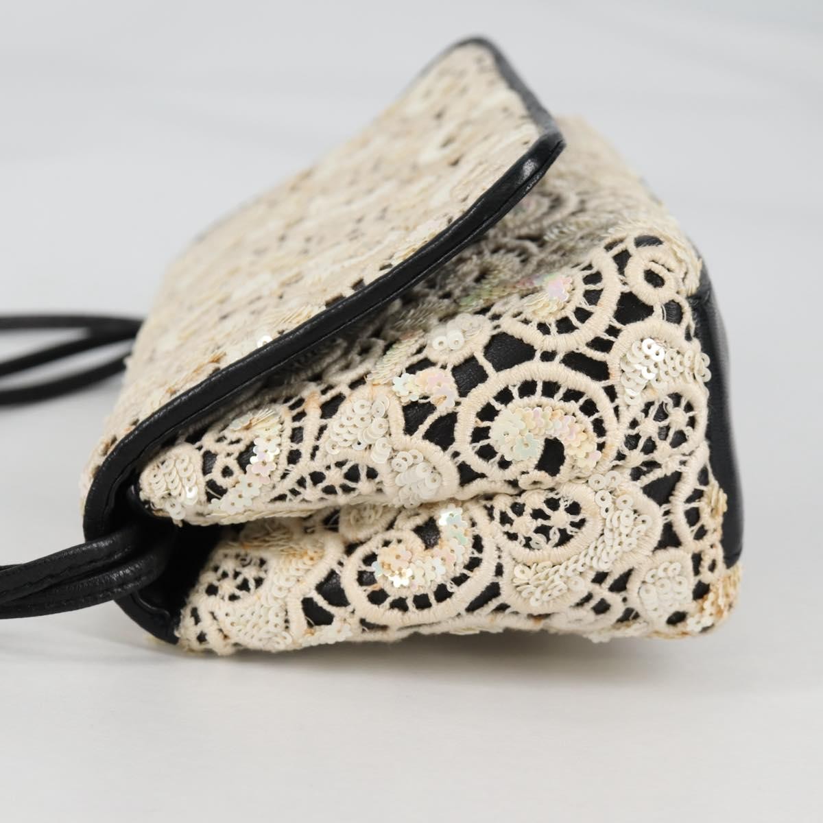 Chanel Floral Cc Flap Bag Leather White Leather Shoulder Bag Bag (Pre-Owned)