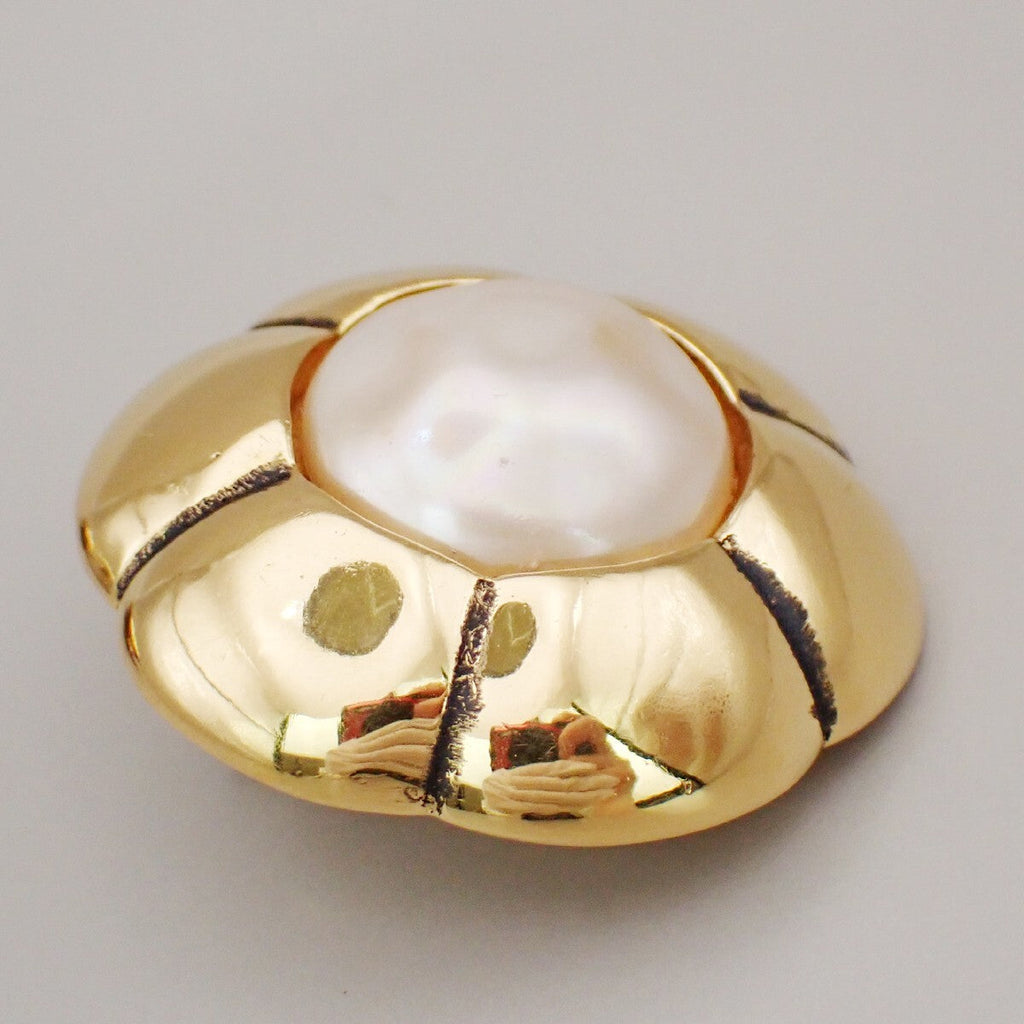 Chanel Vintage Cc Flower Clip-On Earrings Imitation Pearls In Gold Plated Gold Gold_Plated Earrings Jewelry (Pre-Owned)