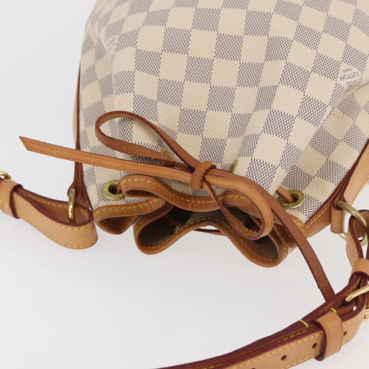 Louis Vuitton Noe Handbag Damier White Canvas Handbag (Pre-Owned)