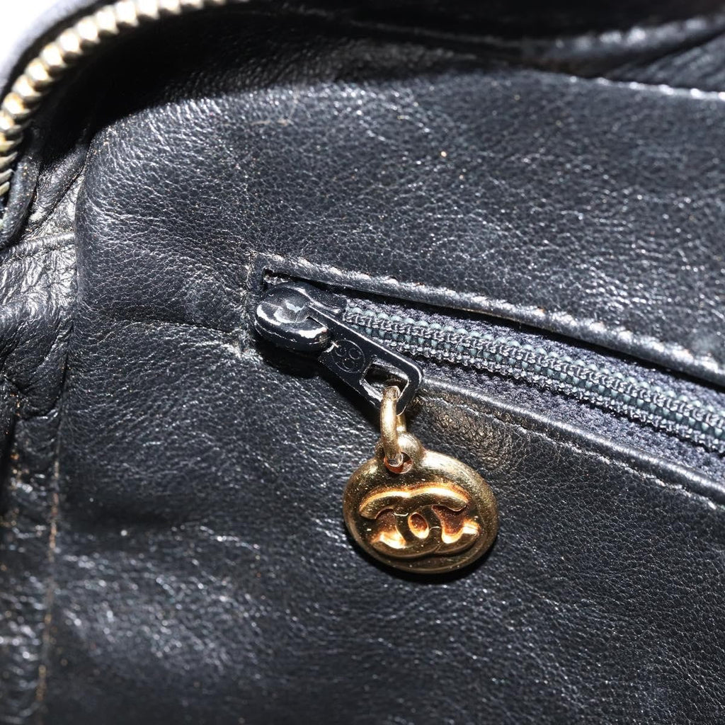Chanel Vintage Front Pocket Cc Camera Bag Caviar Black Leather Shoulder Bag Bag (Pre-Owned)